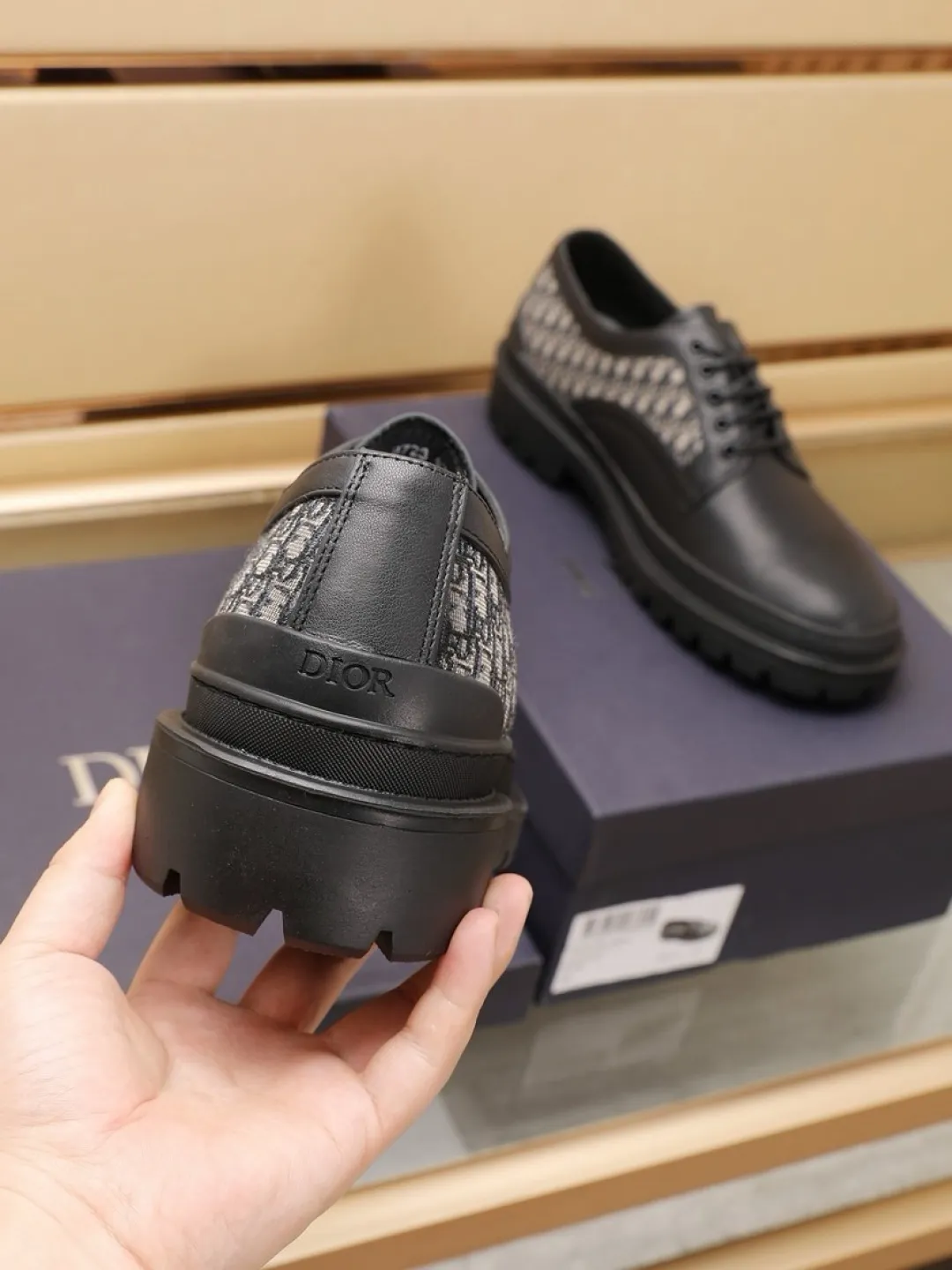 Factory P480💰[Dior] men's classic casual leather shoes🇺🇸 are on sale simultaneously, original Italian brand · brand totem cloth sewn with brand label · paired with first-layer calfskin · (high-end, extravagance, class) exquisite workmanship (original lining) sole: original factory special rubber concave and convex outsole ⚠️ outsole. Comfortable, wear-resistant, non-slip, real shot 🎬 Can be worn with casual clothes or suits. Size: 38-44 (45.46 customized)